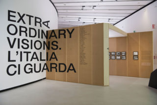 Extraordinary Visions. L'Italia ci guarda (Exhibition) 02 Entrance Logotype