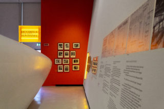 03-ESS-Dentro-la-Strada-Novissima-MAXXI-Exhibition-Post-modern-Neon-Typography