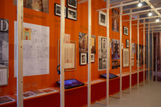 10-ESS-Dentro-la-Strada-Novissima-MAXXI-Exhibition-Post-modern-Neon-Typography