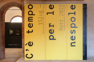 01_C'è-tempo-per-le-nespole_Exhibition_Entrance_Typography